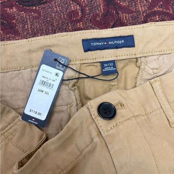 NWT Tommy Hilfiger Cargos - Picture 2 of 3